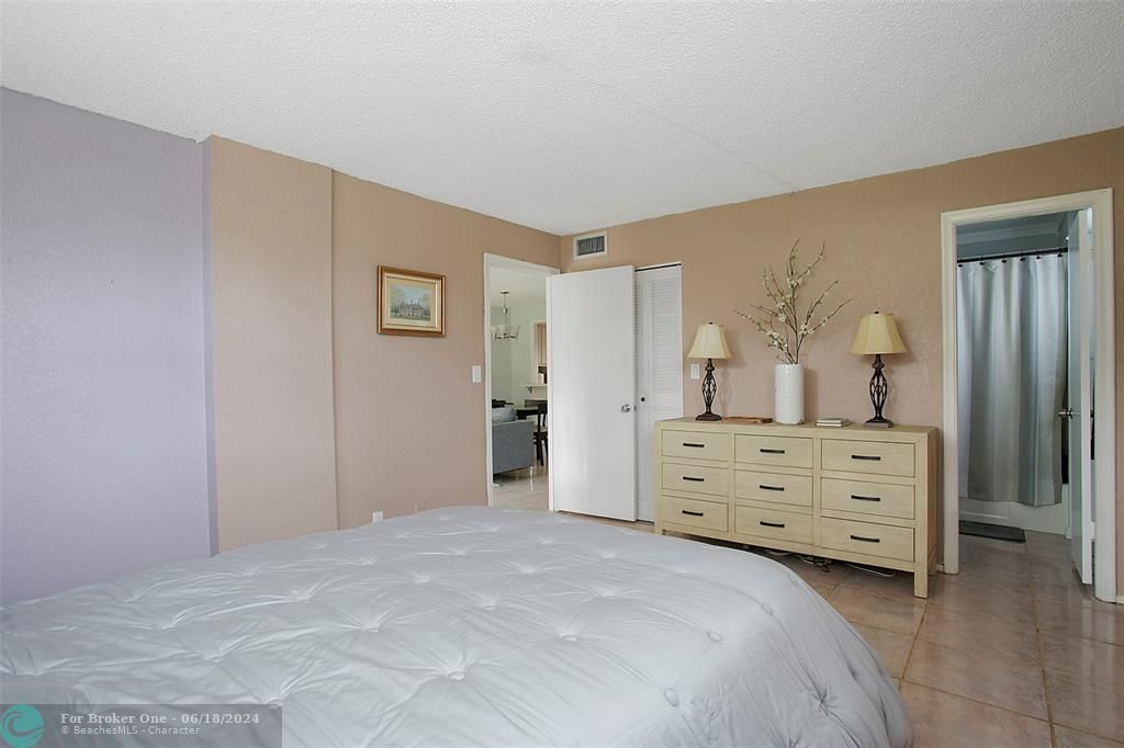 For Sale: $224,900 (2 beds, 2 baths, 975 Square Feet)
