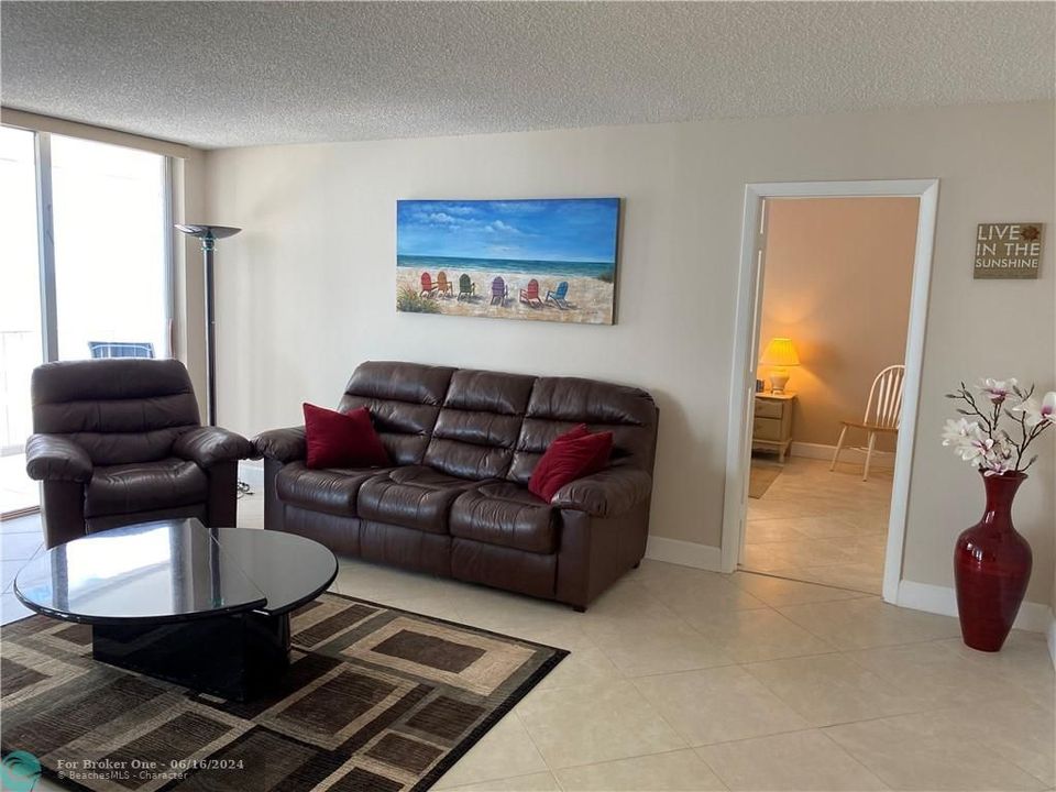 Active With Contract: $3,000 (2 beds, 2 baths, 1100 Square Feet)