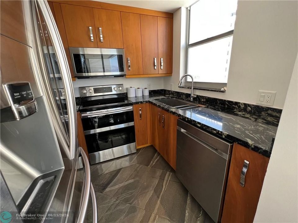 For Rent: $3,200 (2 beds, 2 baths, 1100 Square Feet)