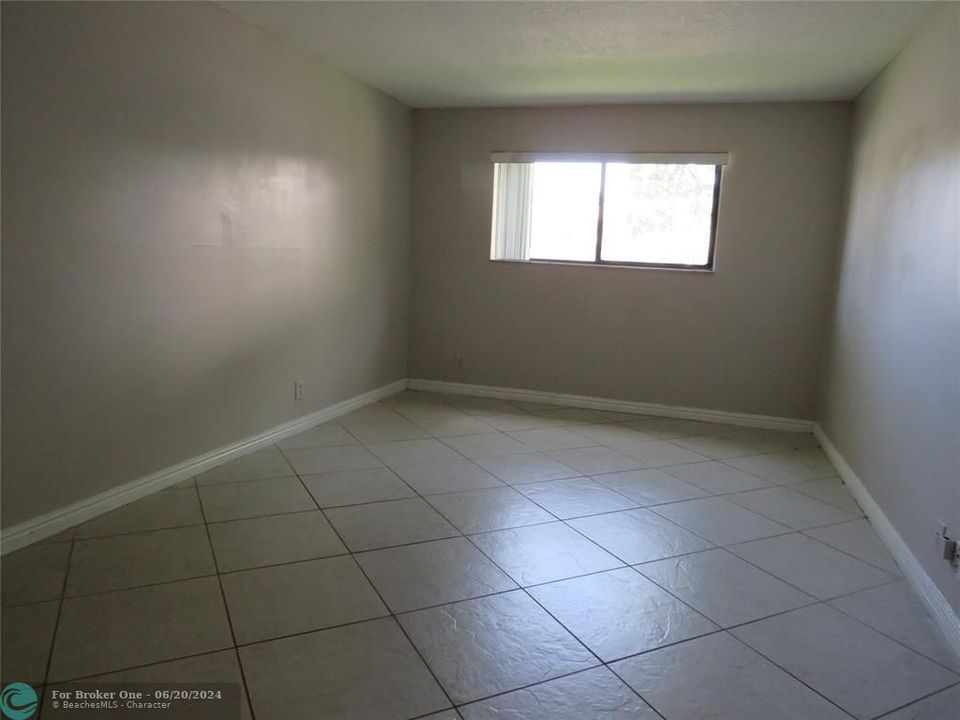 For Rent: $2,150 (2 beds, 2 baths, 887 Square Feet)