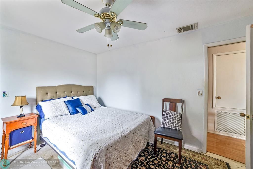 Active With Contract: $209,990 (2 beds, 1 baths, 900 Square Feet)