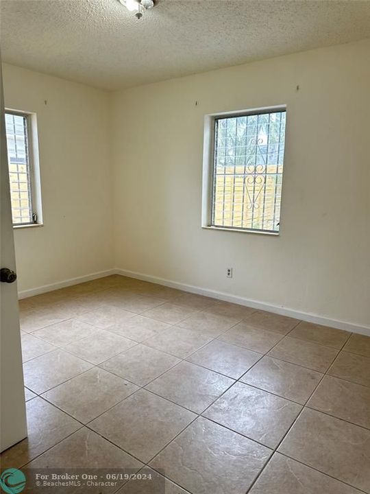 For Rent: $3,300 (3 beds, 2 baths, 1182 Square Feet)