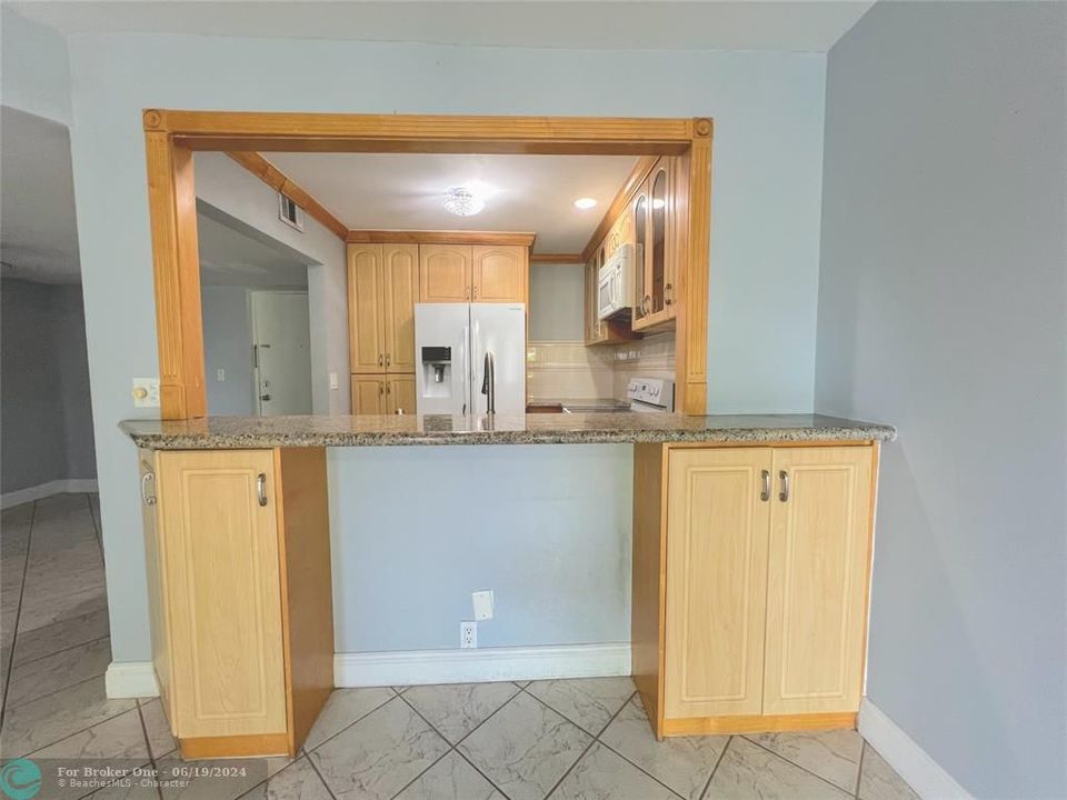 For Sale: $329,000 (2 beds, 2 baths, 1000 Square Feet)