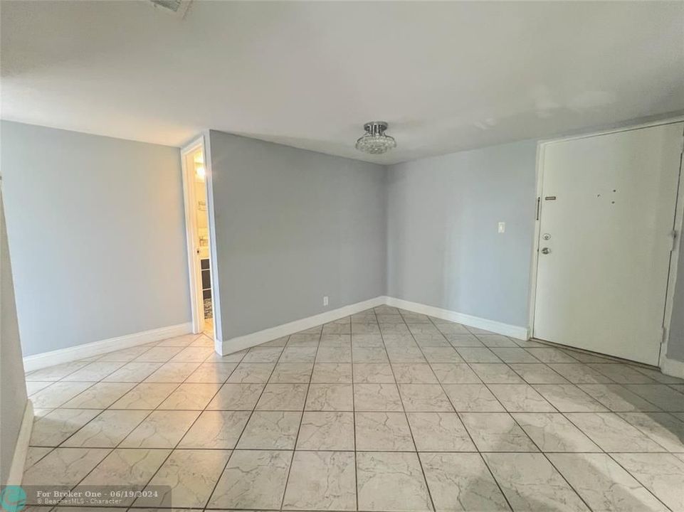 For Sale: $329,000 (2 beds, 2 baths, 1000 Square Feet)