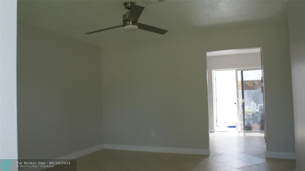 Active With Contract: $2,200 (2 beds, 1 baths, 1100 Square Feet)