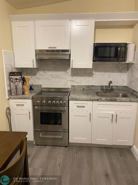 For Rent: $1,400 (1 beds, 1 baths, 975 Square Feet)