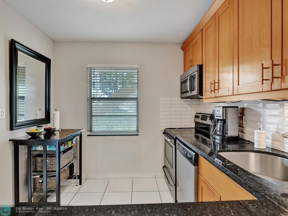 For Sale: $147,000 (2 beds, 2 baths, 990 Square Feet)