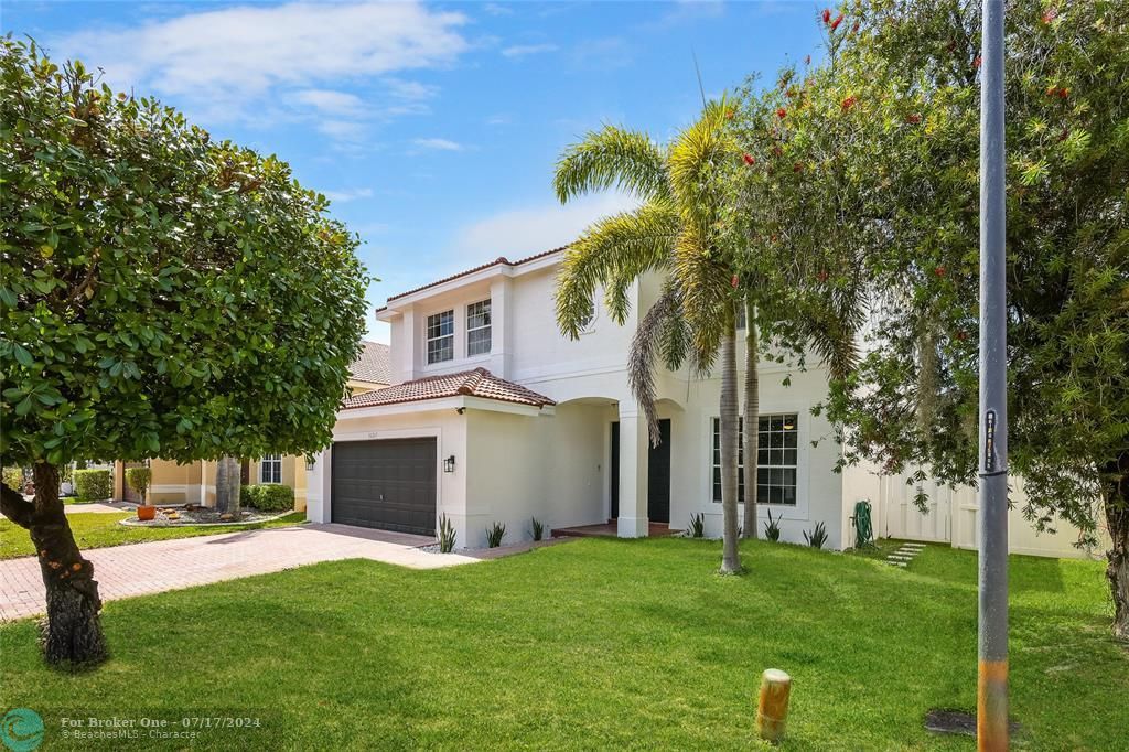 Active With Contract: $839,000 (5 beds, 3 baths, 2940 Square Feet)