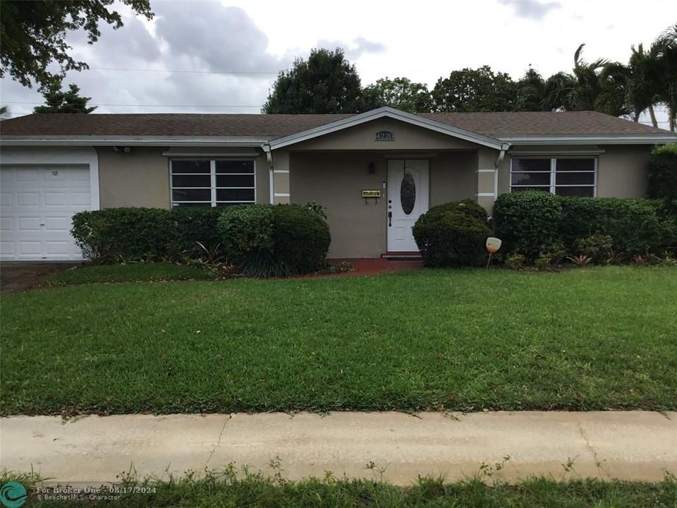 Active With Contract: $430,000 (3 beds, 2 baths, 1620 Square Feet)