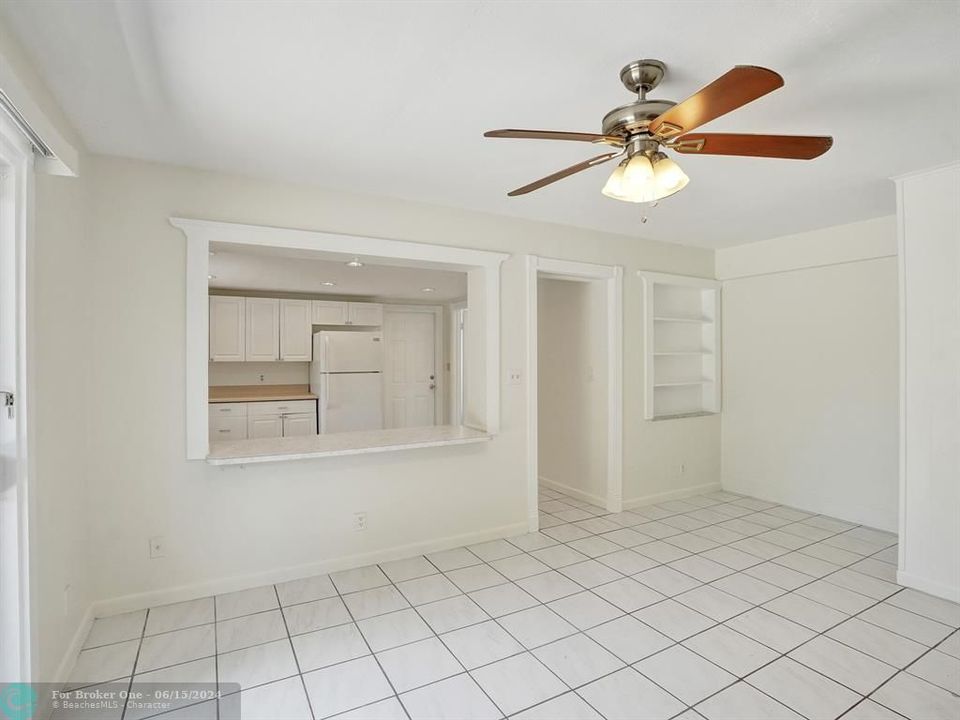 For Rent: $2,400 (1 beds, 1 baths, 1360 Square Feet)