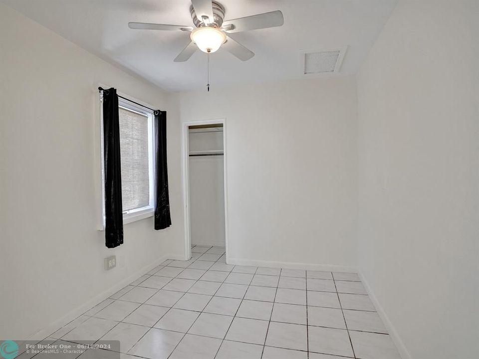 For Rent: $2,400 (1 beds, 1 baths, 1360 Square Feet)