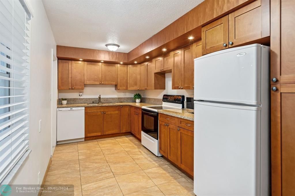 For Rent: $1,650 (1 beds, 1 baths, 550 Square Feet)