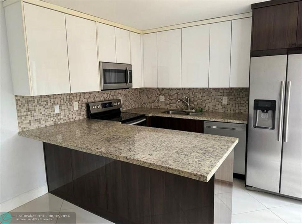 For Rent: $2,600 (2 beds, 2 baths, 1236 Square Feet)