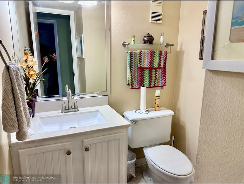 For Sale: $158,800 (1 beds, 1 baths, 800 Square Feet)