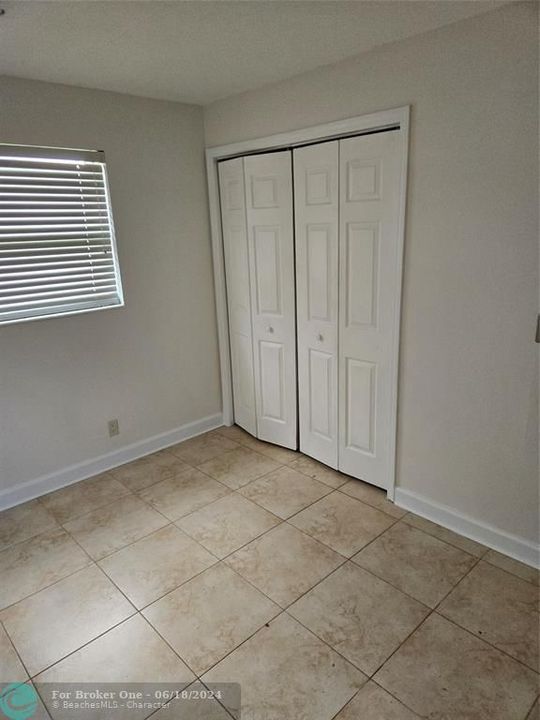 For Rent: $2,500 (2 beds, 1 baths, 885 Square Feet)