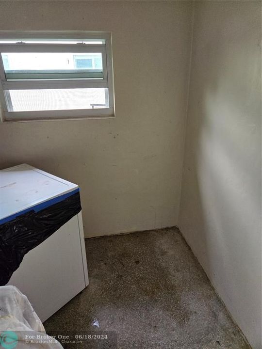 For Rent: $2,500 (2 beds, 1 baths, 885 Square Feet)