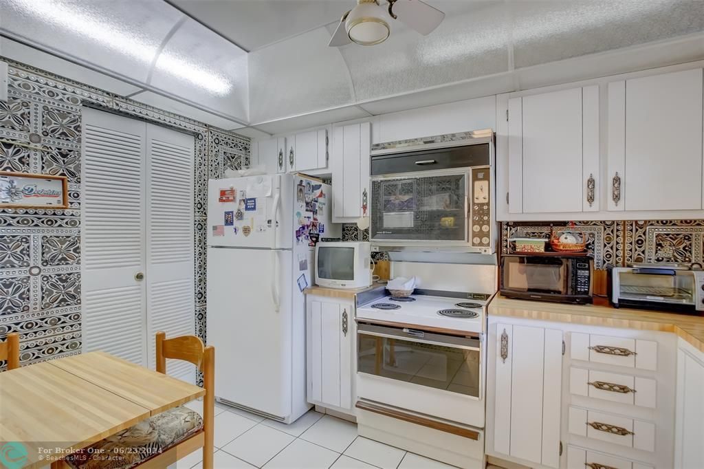 For Sale: $149,990 (2 beds, 2 baths, 1092 Square Feet)