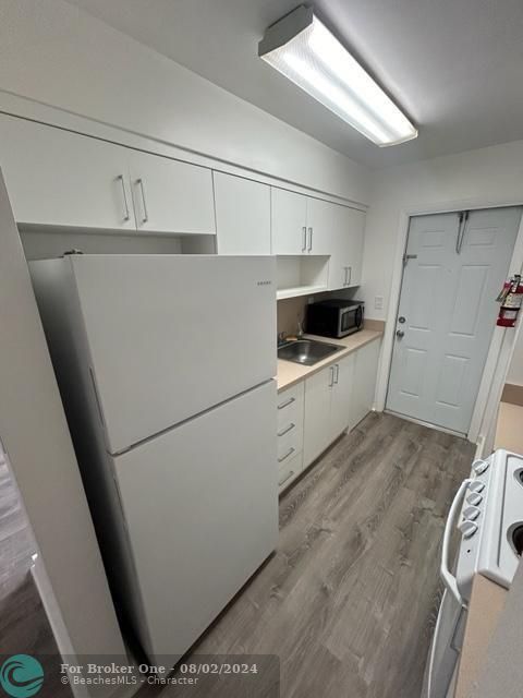 Active With Contract: $1,550 (1 beds, 1 baths, 0 Square Feet)