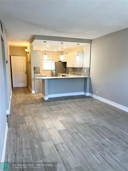 Active With Contract: $1,600 (1 beds, 1 baths, 0 Square Feet)