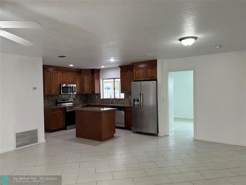 For Rent: $4,000 (5 beds, 2 baths, 1658 Square Feet)