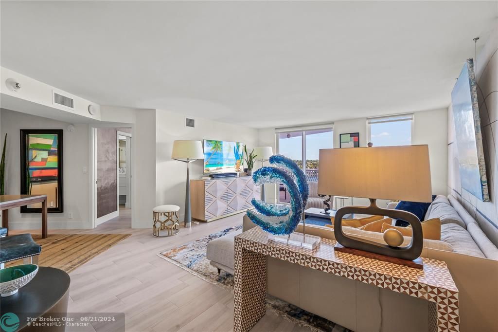 For Sale: $649,000 (1 beds, 1 baths, 920 Square Feet)