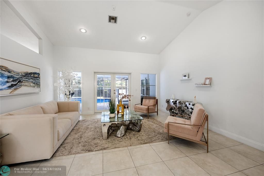 For Sale: $880,000 (5 beds, 2 baths, 2841 Square Feet)