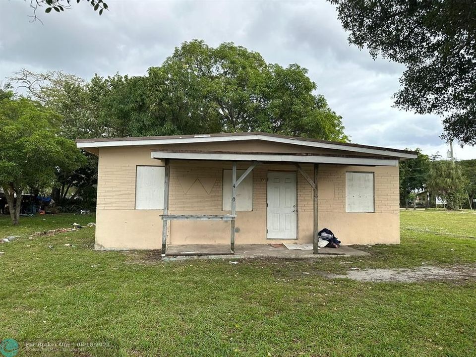 Active With Contract: $99,000 (4 beds, 1 baths, 874 Square Feet)