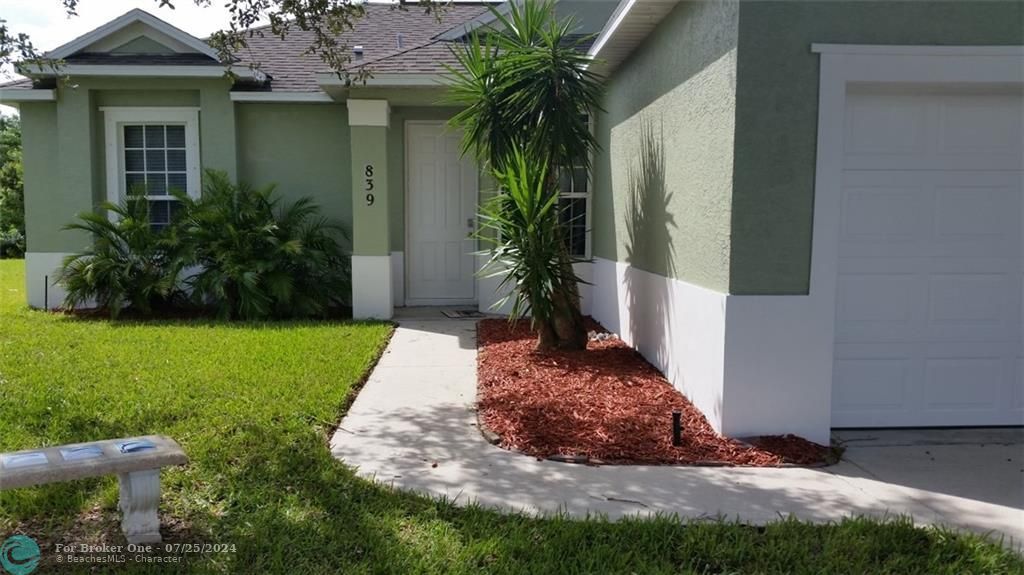 For Rent: $2,300 (3 beds, 2 baths, 1278 Square Feet)