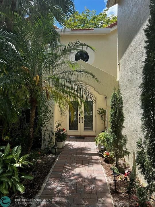 Active With Contract: $839,900 (3 beds, 2 baths, 2090 Square Feet)