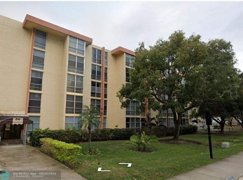 Recently Sold: $229,000 (1 beds, 1 baths, 725 Square Feet)