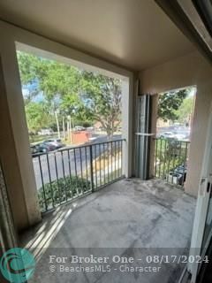 Active With Contract: $1,750 (1 beds, 1 baths, 702 Square Feet)