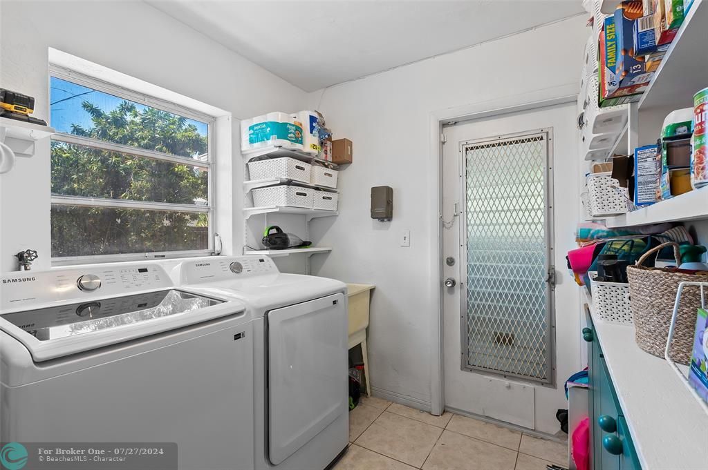 Active With Contract: $429,000 (2 beds, 2 baths, 1145 Square Feet)