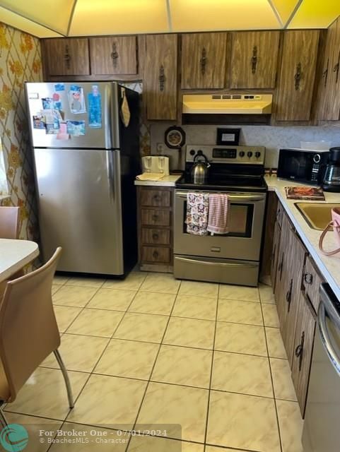 For Sale: $225,000 (2 beds, 2 baths, 1144 Square Feet)