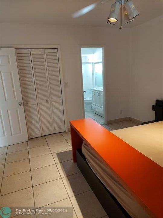 Active With Contract: $1,350 (1 beds, 1 baths, 684 Square Feet)