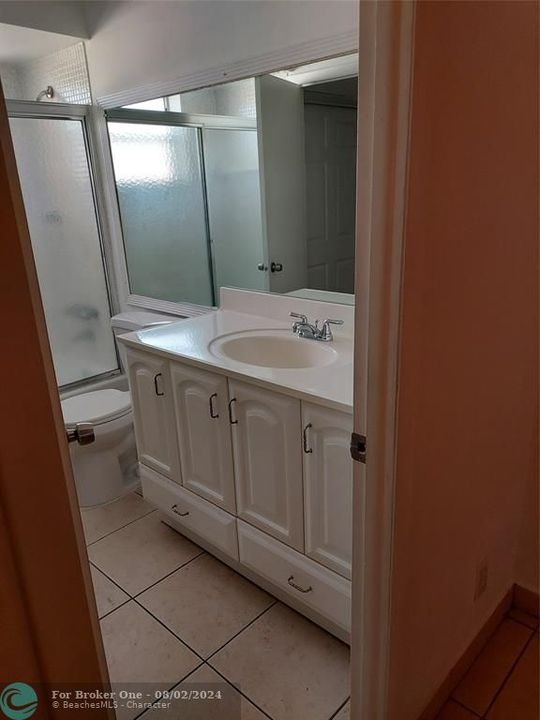 For Rent: $1,350 (1 beds, 1 baths, 684 Square Feet)