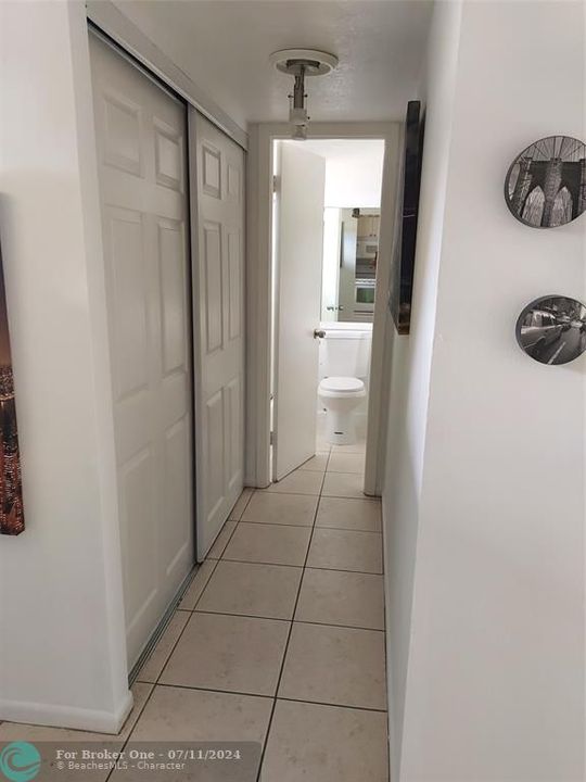 Active With Contract: $1,350 (1 beds, 1 baths, 684 Square Feet)