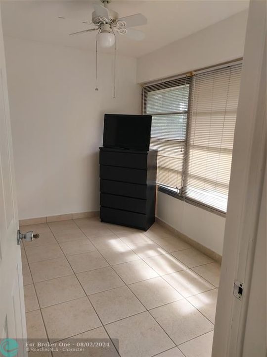 Active With Contract: $1,350 (1 beds, 1 baths, 684 Square Feet)