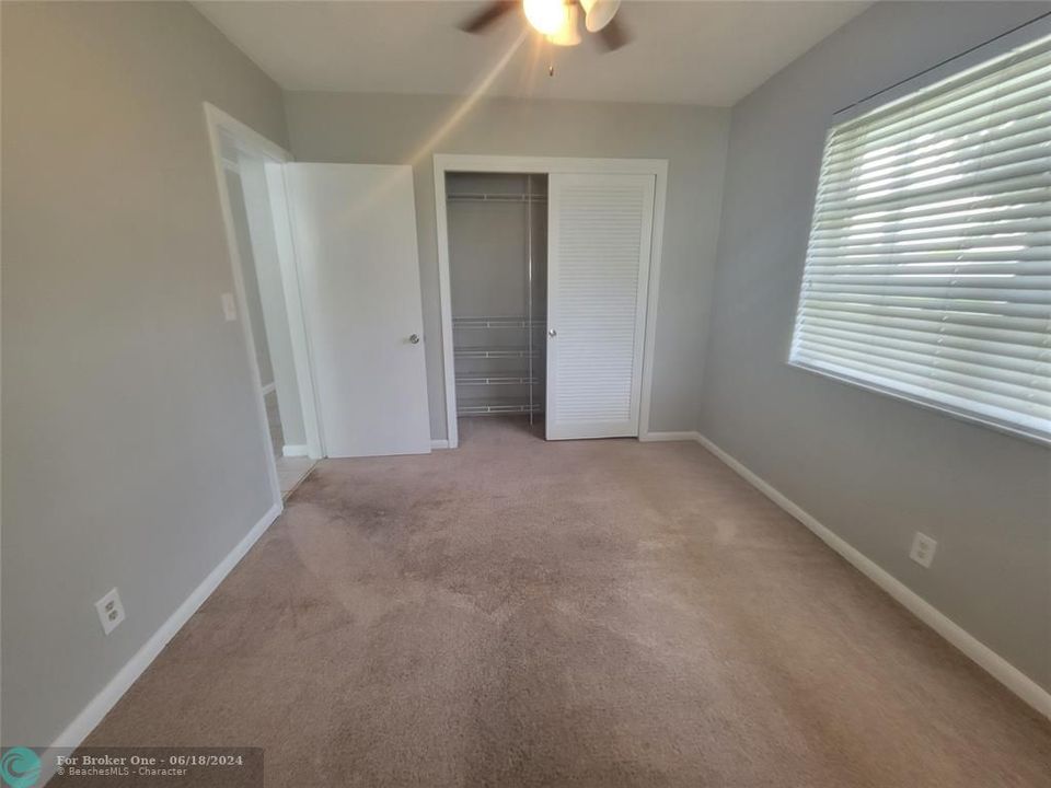 Active With Contract: $2,100 (2 beds, 1 baths, 864 Square Feet)