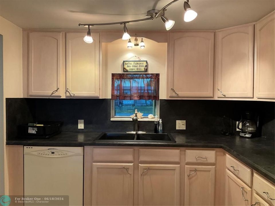 For Sale: $378,000 (3 beds, 2 baths, 1430 Square Feet)