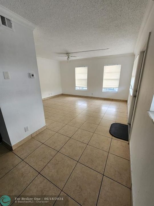 For Sale: $189,900 (2 beds, 1 baths, 721 Square Feet)