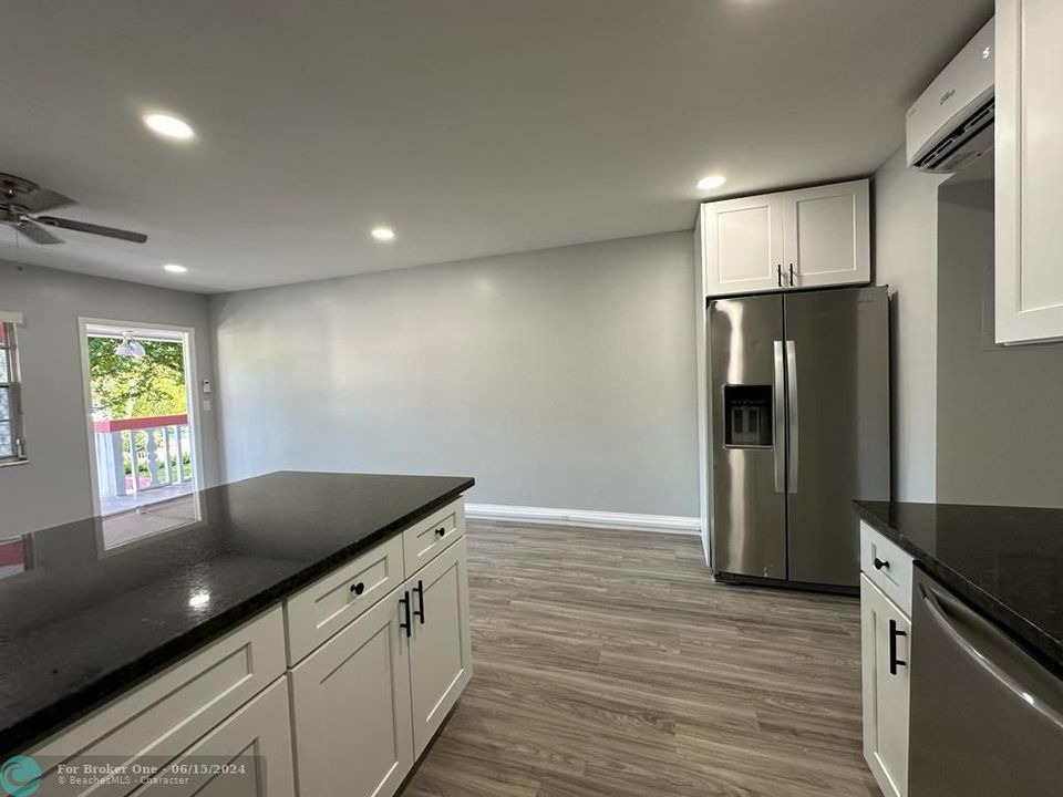 For Sale: $134,900 (1 beds, 1 baths, 599 Square Feet)