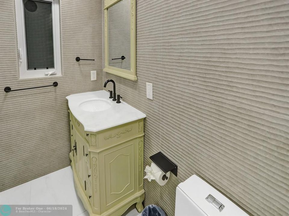 出租: $4,300 (3 贝兹, 2 浴室, 1321 平方英尺)