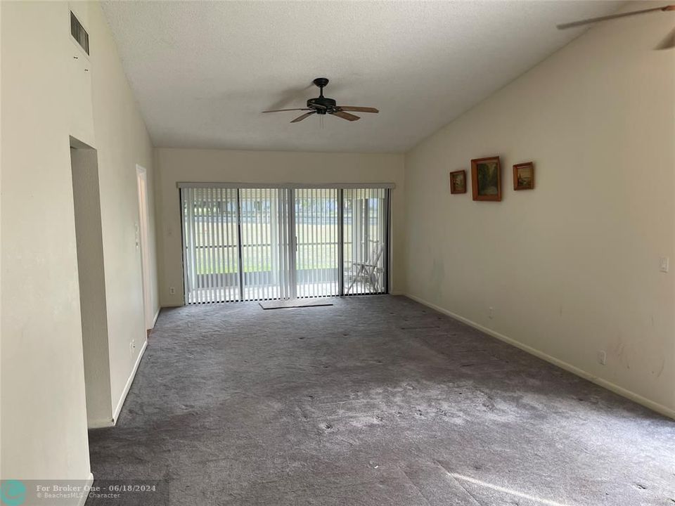 For Rent: $2,250 (2 beds, 2 baths, 1060 Square Feet)