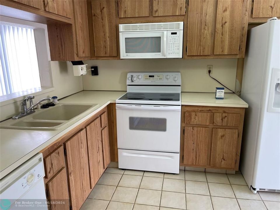 For Rent: $2,250 (2 beds, 2 baths, 1060 Square Feet)