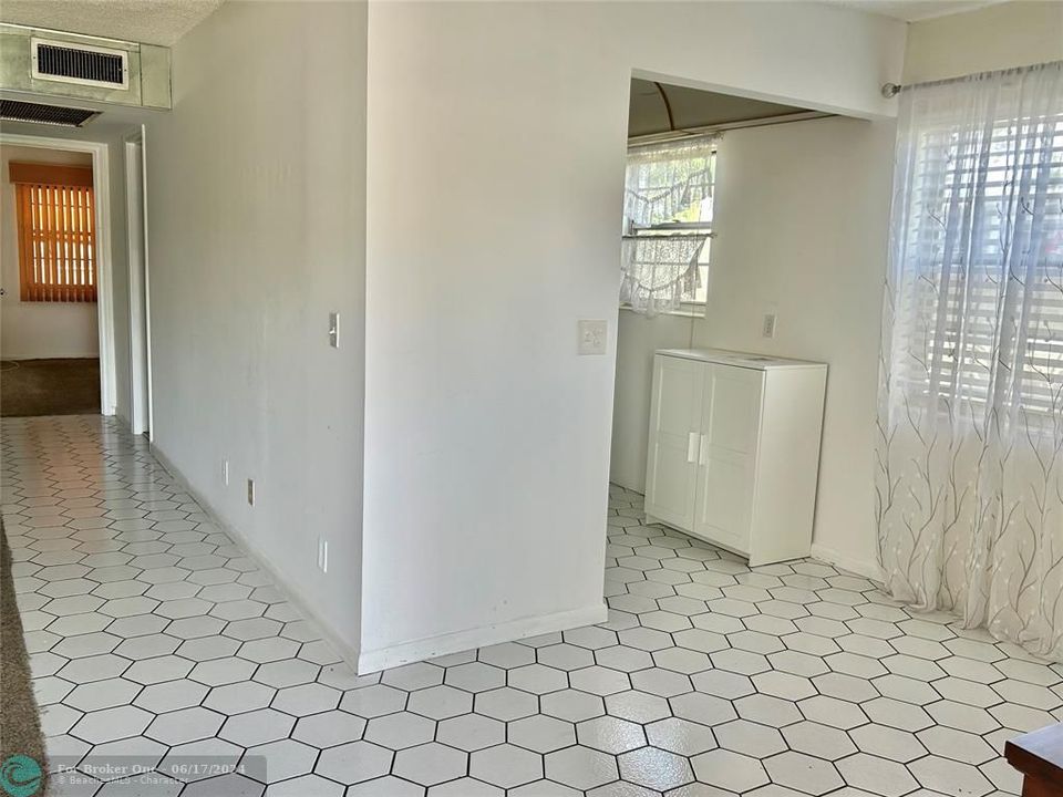 Active With Contract: $144,000 (2 beds, 1 baths, 820 Square Feet)
