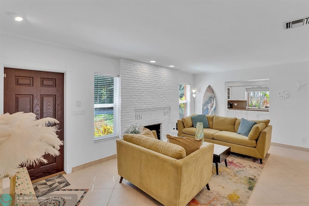 Active With Contract: $3,750 (2 beds, 2 baths, 1478 Square Feet)