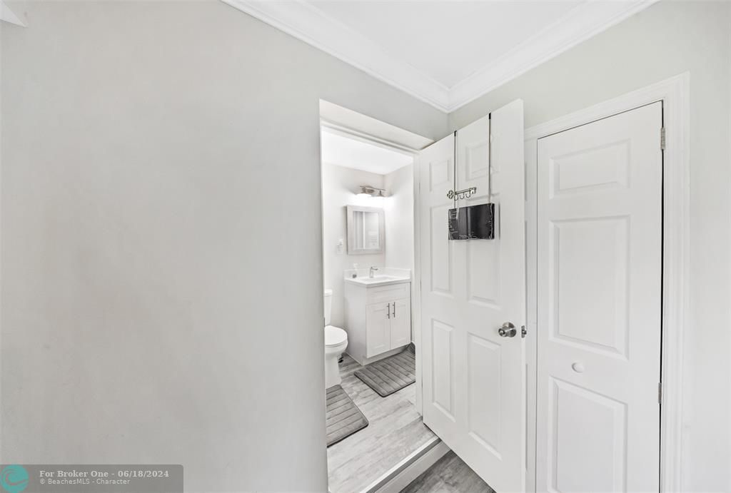 For Sale: $599,000 (3 beds, 3 baths, 1241 Square Feet)