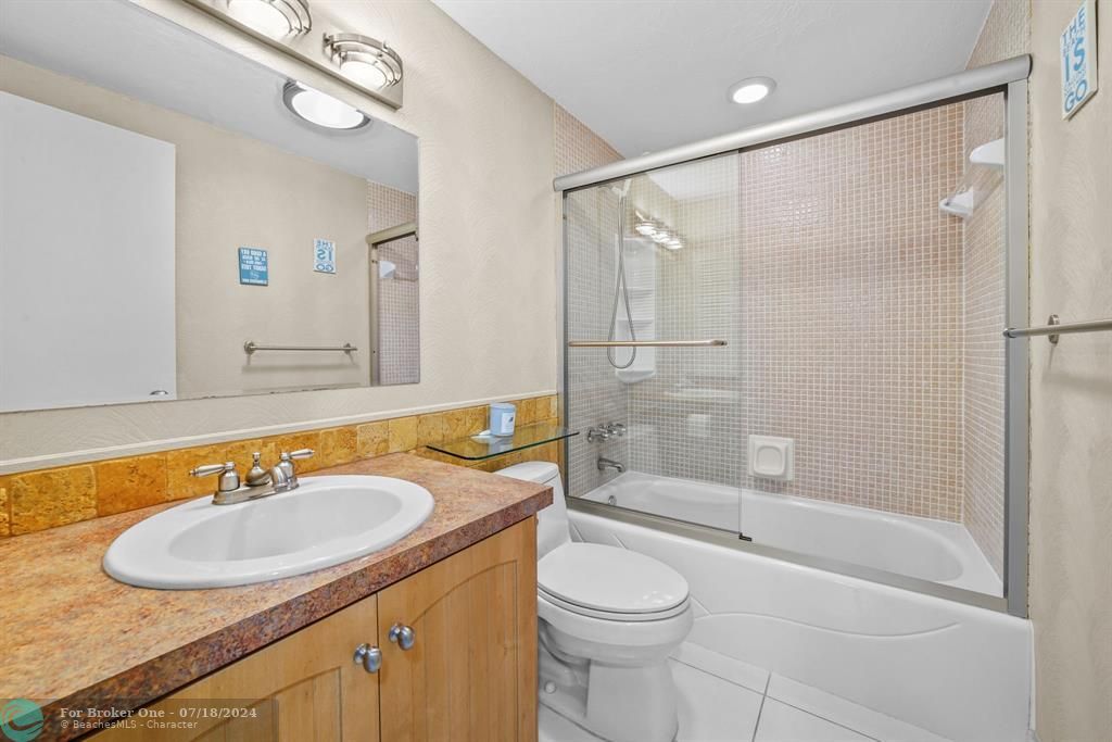 На продажу: $400,000 (2 спален, 2 ванн, 1100 Квадратных фут)