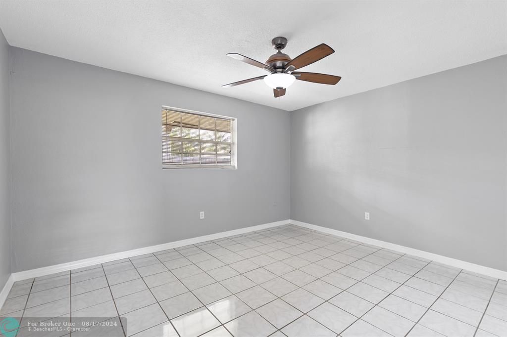 Active With Contract: $2,000 (2 beds, 1 baths, 837 Square Feet)