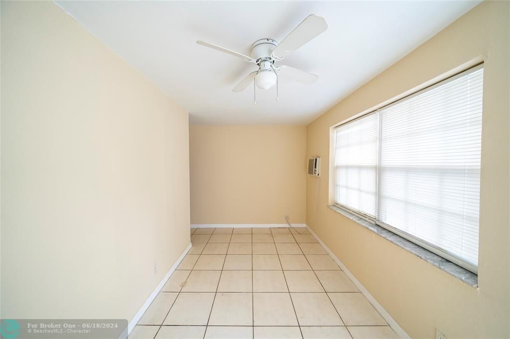 Active With Contract: $1,800 (2 beds, 1 baths, 780 Square Feet)